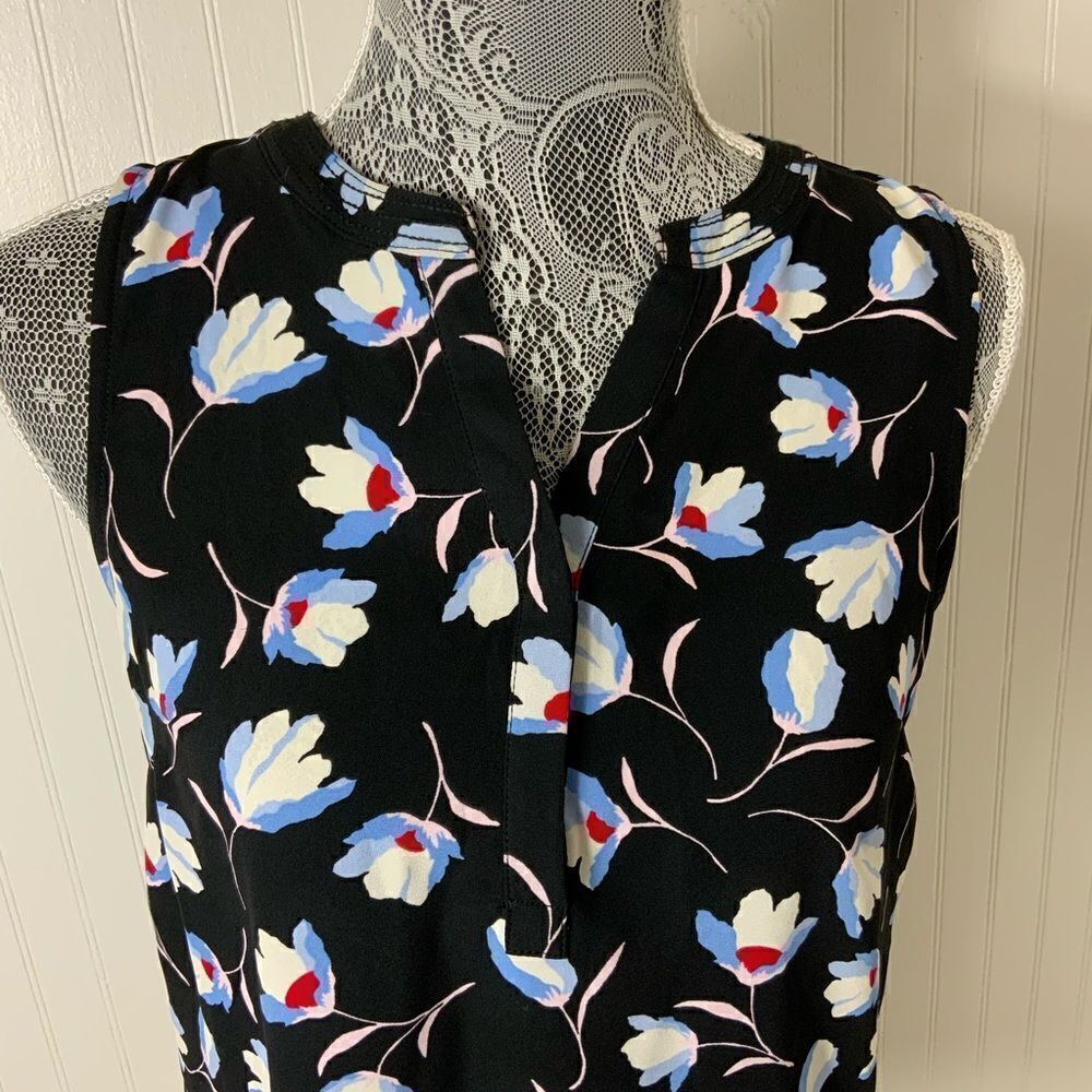 Ann Taylor sleeveless blouse - Picture 2 of 6